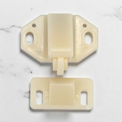 White Marine Boat Ball Catch Door Cupboard – Spring Back Plates Roller Latch Plastic Catches Cabinet Hardware and Furniture Double Latches Interior Doors Small Arrowhead Catch