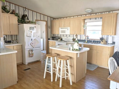 Heroad 17.7" x 393" Contact Paper Peel and Stick Wallpaper Wood Contact Paper for Cabinets and Drawers Countertops Modern Natural Light Wood Grain Oak Maple Cherry Removable Paper Vinyl - color: Light Wood, size: 17.7" x 393"